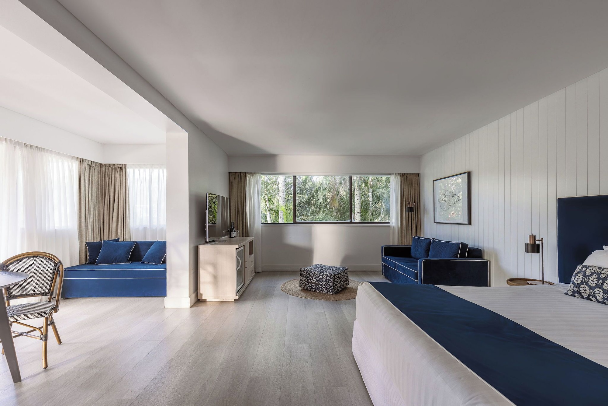 Waves Byron BayOver view