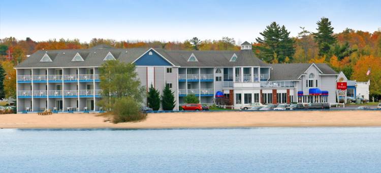 麦基诺市水滨华美达酒店(Ramada by Wyndham Mackinaw City Waterfront)图片