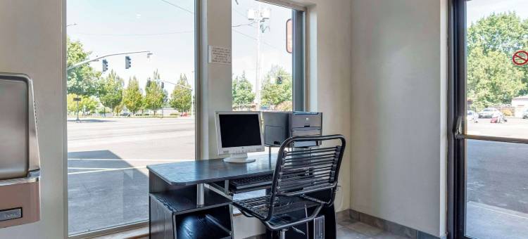 波特兰机场伊克诺旅馆(Econo Lodge Portland Airport)图片