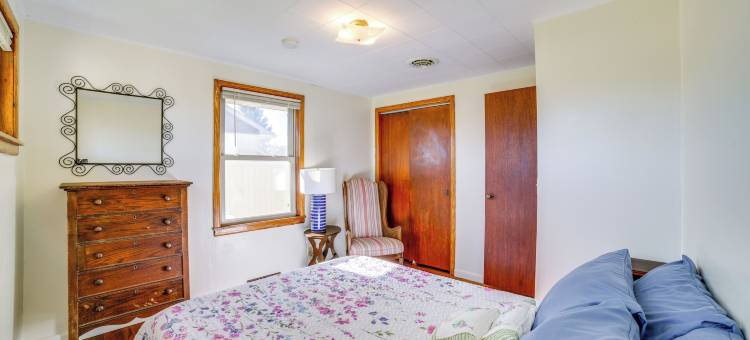 弗朗西斯维尔家庭度假屋，带私人露台和日落美景(Private Patios & Sunset Views: Francesville Home)图片