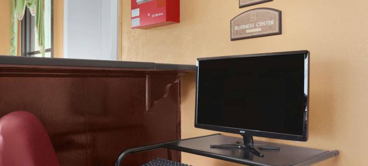 昆斯伯里乔治湖戴斯酒店(Days Inn by Wyndham Queensbury/Lake George)图片