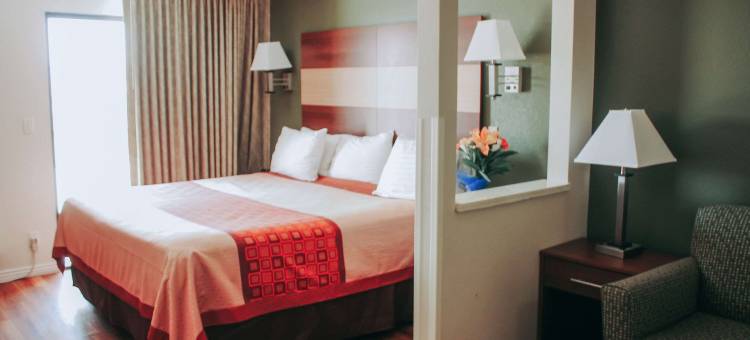 哈瓦苏湖城罗德威套房旅馆(Rodeway Inn & Suites)图片