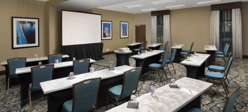 亚特兰大机场希尔顿安泊酒店(Embassy Suites by Hilton Atlanta Airport)图片