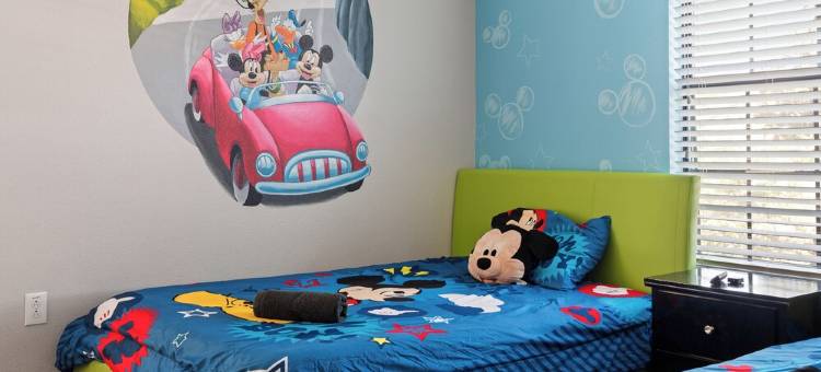 Themed 9BR Villa in Champions Gate Close to Disney! Pool, Hot tub, Movie Theatre图片