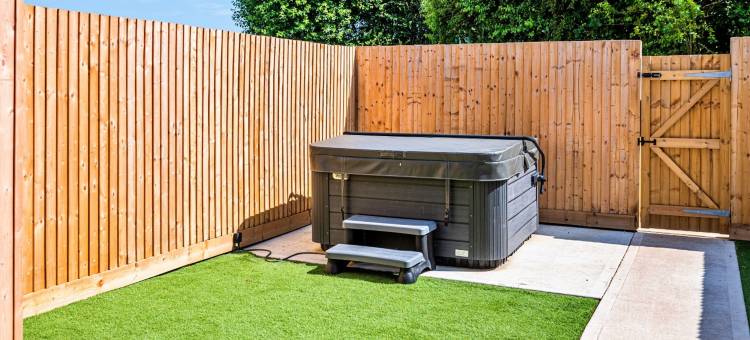 Barn in Cotswolds with Hot Tub & Scenic Views图片