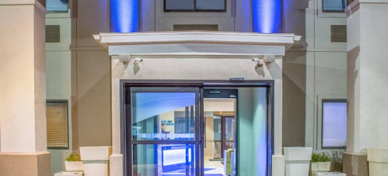 Holiday Inn Express 豪(斯特吉斯，MI)(Holiday Inn Express HOWE (STURGIS, MI) by IHG)图片