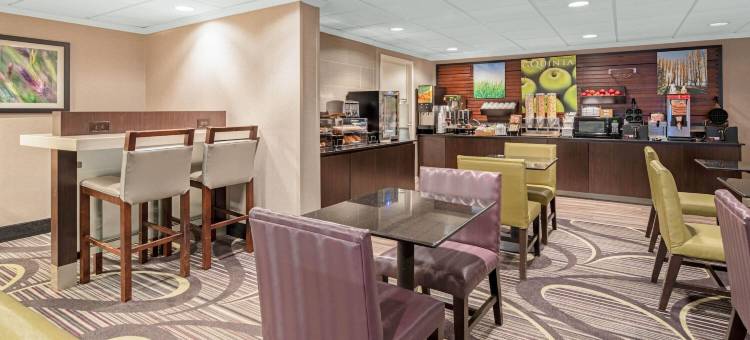 巴吞鲁日齐根莱恩拉昆塔温德姆套房酒店(La Quinta Inn & Suites by Wyndham Baton Rouge Siegen Lane)图片