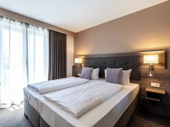 尹登赫恩维森酒店