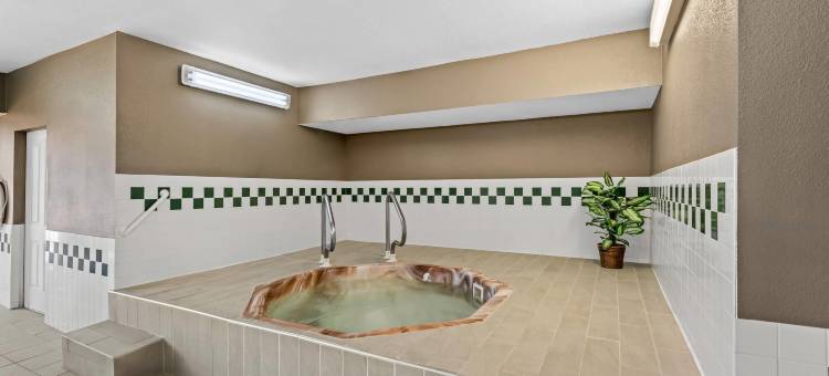 德梅因机场品质酒店及套房(Quality Inn & Suites des Moines Airport)图片