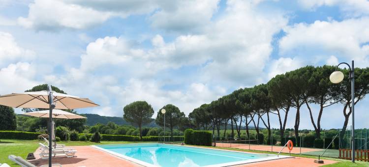 Farmhouse with Pool View图片