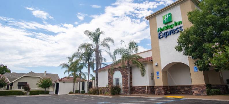 Holiday Inn Express 奥克代尔(Holiday Inn Express OAKDALE by IHG)图片