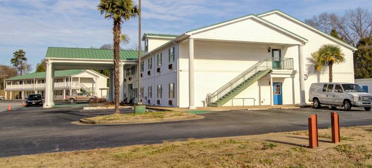 靠近洛克斯特格罗夫I 75的种植园客栈及套房(Plantation Inn & Suites Near Locust Grove I 75)图片