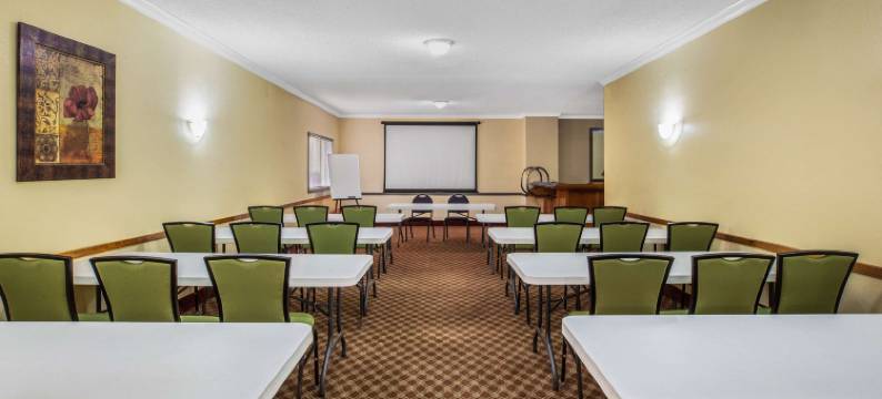 特哈查比温德姆呗盟酒店(Baymont by Wyndham Tehachapi)图片