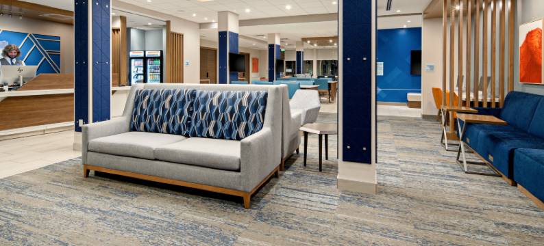 棕榈沙漠千禧智选假日套房酒店(Holiday Inn Express & Suites PALM DESERT - MILLENNIUM by IHG)图片