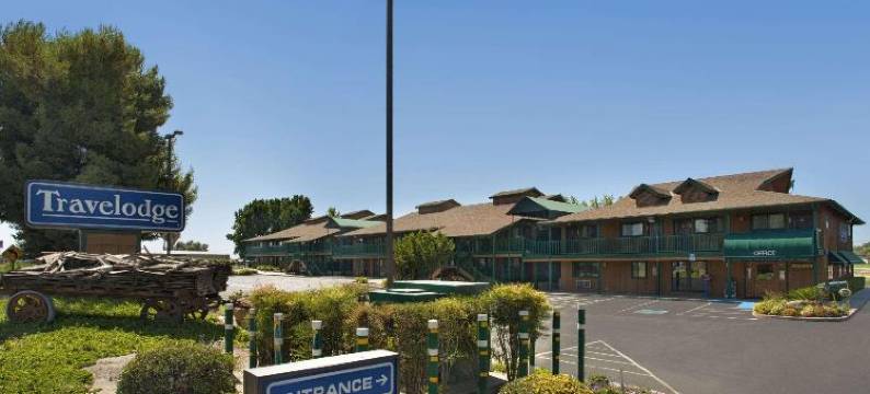 红狮酒店及套房莱莫尔(Travelodge by Wyndham Lemoore Near Naval Air Station)图片