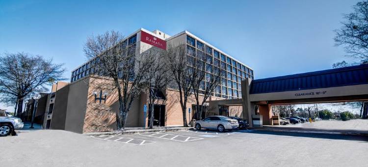 亚特兰大机场华美达广场酒店(Ramada Plaza by Wyndham Atlanta Airport)图片