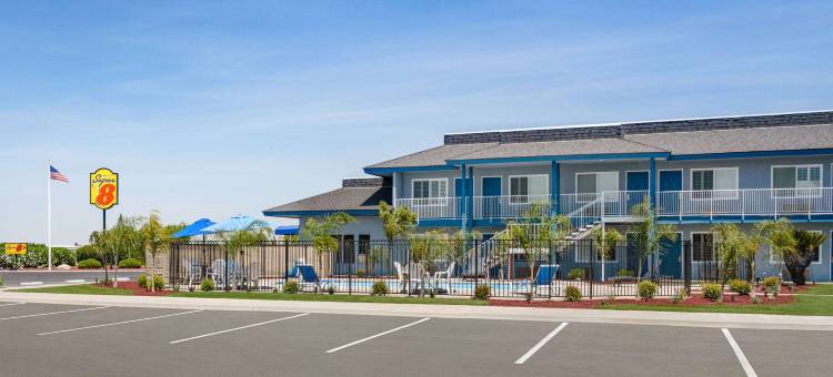 林赛橄榄树温德姆速8酒店(Super 8 by Wyndham Lindsay Olive Tree)图片