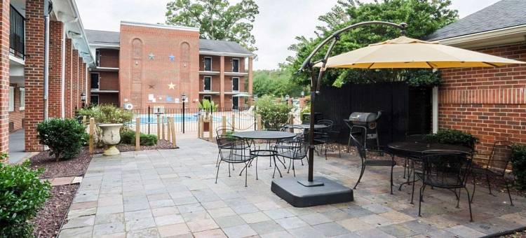 威廉斯堡中心罗德威套房酒店(Rodeway Inn & Suites Williamsburg Central)图片