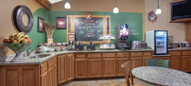 格林湾西美吟温德姆酒店(AmericInn by Wyndham Green Bay West)图片