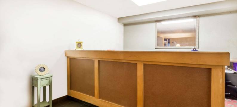 锡达福尔斯大学广场温德姆戴斯酒店(Days Inn by Wyndham Cedar Falls- University Plaza)图片