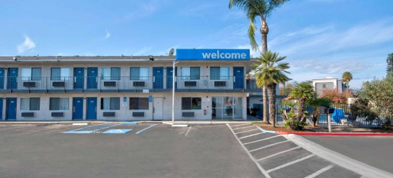 图莱里6号汽车旅馆(Tulare, CA)图片