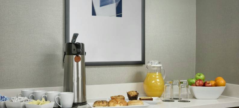 圣路易斯西港广场万怡酒店(Courtyard St. Louis Westport Plaza)图片