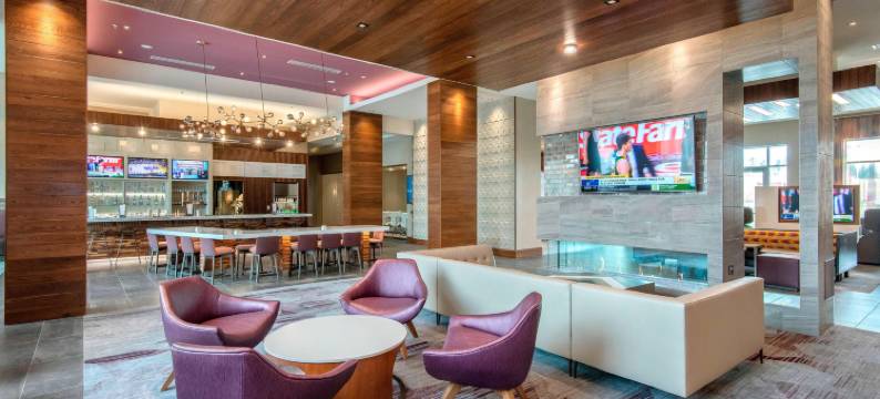 罗利卡瑞万怡酒店(Courtyard Raleigh Cary/Parkside Town Commons)图片