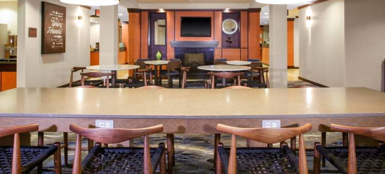 米利奇维尔万枫旅馆&套房酒店(Fairfield Inn & Suites Milledgeville)图片