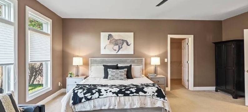 Jockey Lake House: Spacious Retreat With Game Room Near Race Track图片