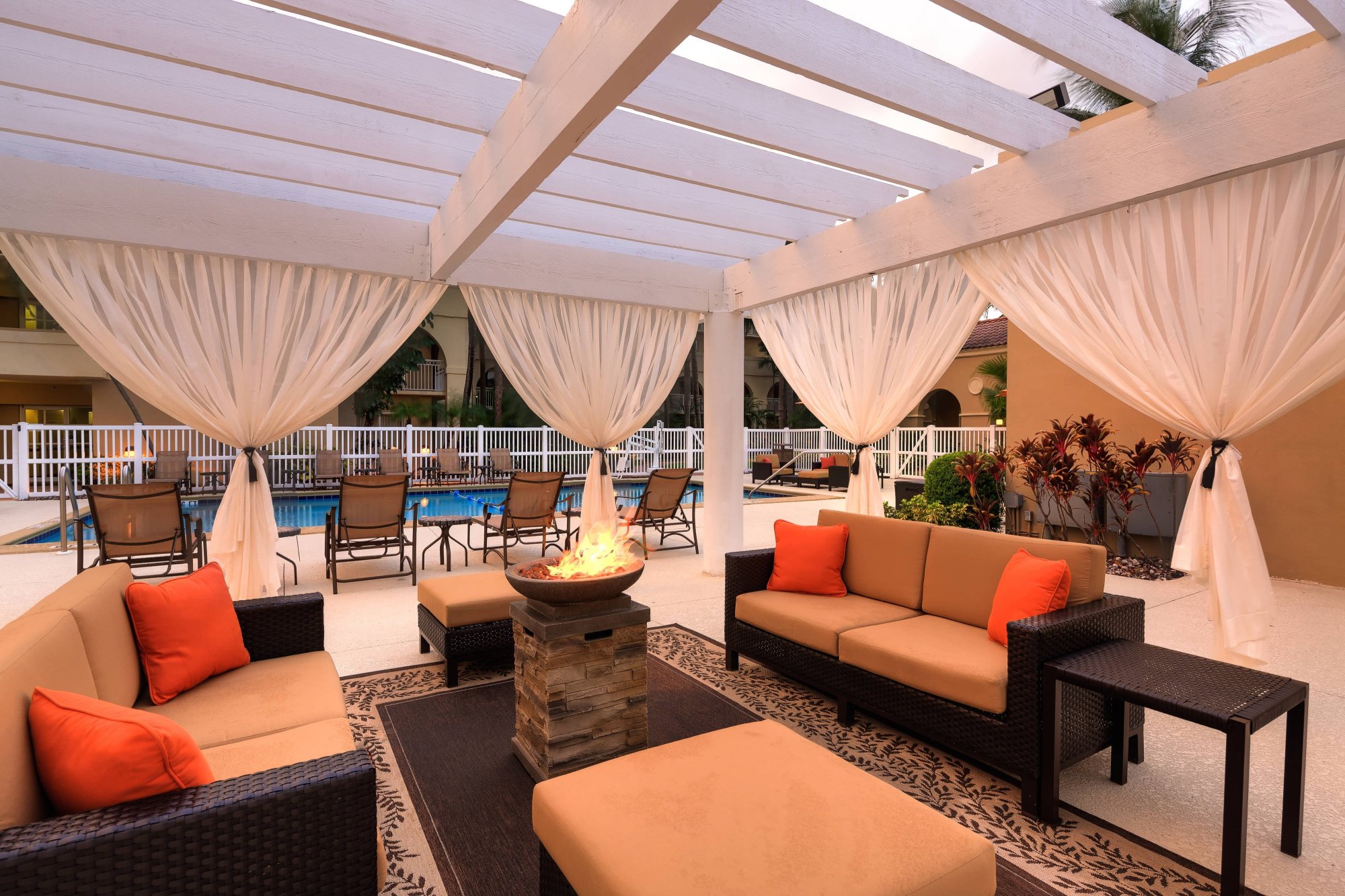 Courtyard Fort Lauderdale North/Cypress Creek Over view