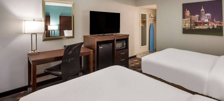 克莱瑞恩波因特-印第安纳波利斯东北部酒店(Clarion Pointe Indianapolis Northeast)图片