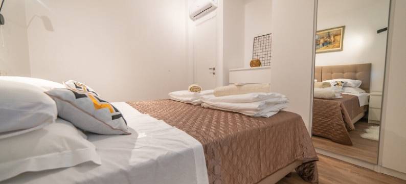 Apartmani D & J with Heated Pool & Stunning Sea View图片