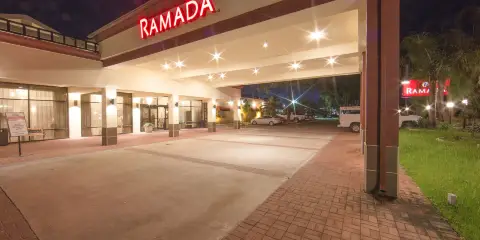 休斯頓洲際機場東華美達酒店