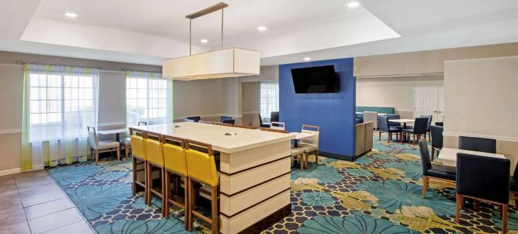 鲁伊多索唐斯拉昆塔温德姆套房酒店(La Quinta Inn & Suites by Wyndham Ruidoso Downs)图片