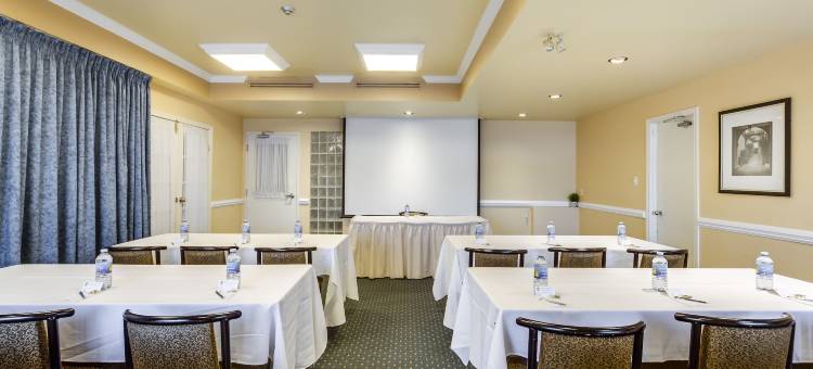 奥克维尔蒙特卡洛套房酒店(Monte Carlo Inn Oakville Suites)图片