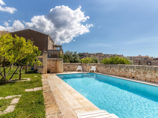 罗萨里亚别墅酒店