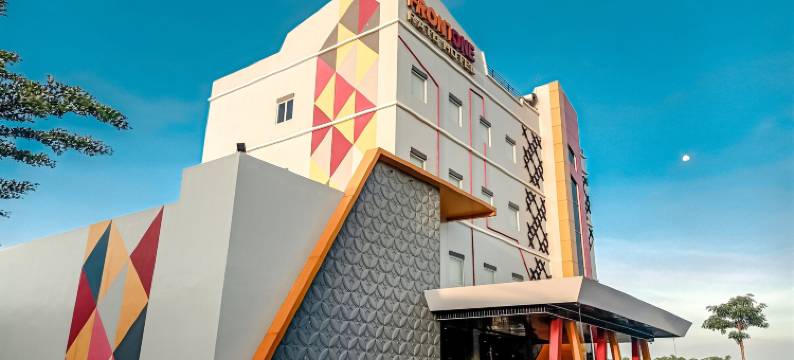 纳甘朱克前一酒店(Front One Hotel Nganjuk)图片