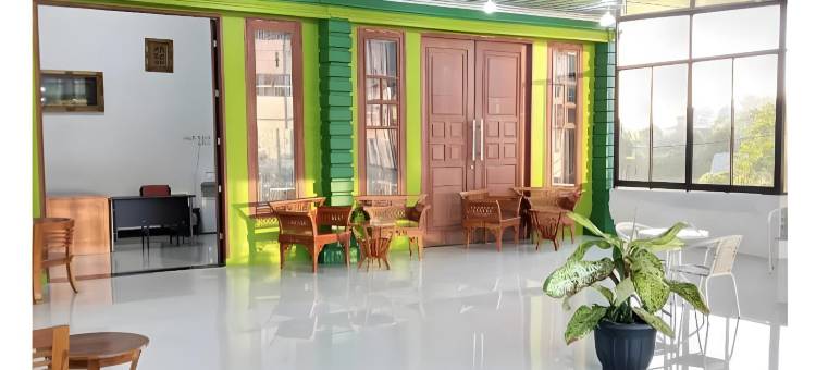 武吉丁宜阿兹兹亚99号伊斯兰酒店(Hotel Azizyah 99 Syariah Bukittinggi)图片