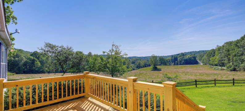 宁静的家：2个露台距离Blue Ridge Pkwy 3英里(Serene Home 2 Decks, 3 Mi to Blue Ridge Pkwy)图片