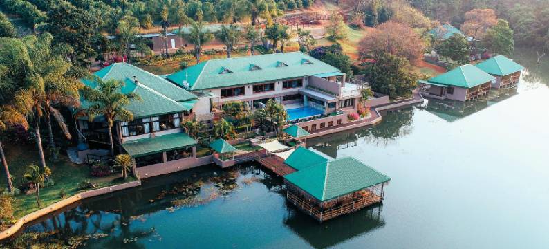 班姆布湖滨小屋(Bambuu Lakeside Lodge)图片