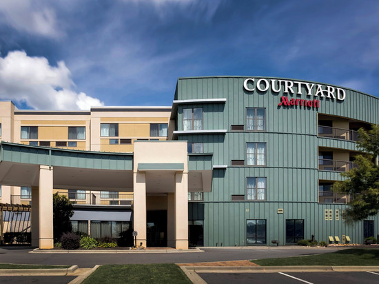 斯泰茨维尔莫尔斯威尔/诺曼湖万怡酒店