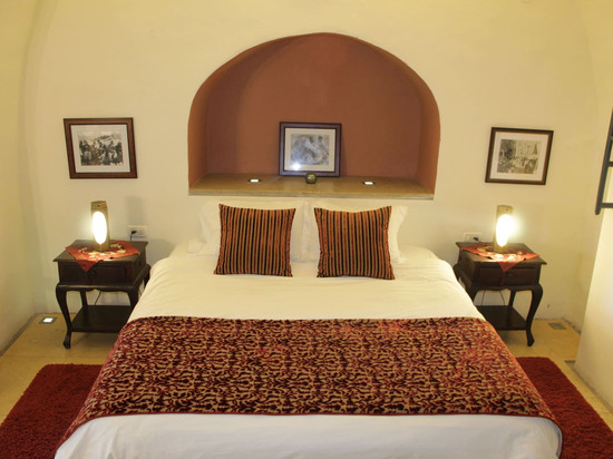 萨法德克罗尼尔艺术家酒店