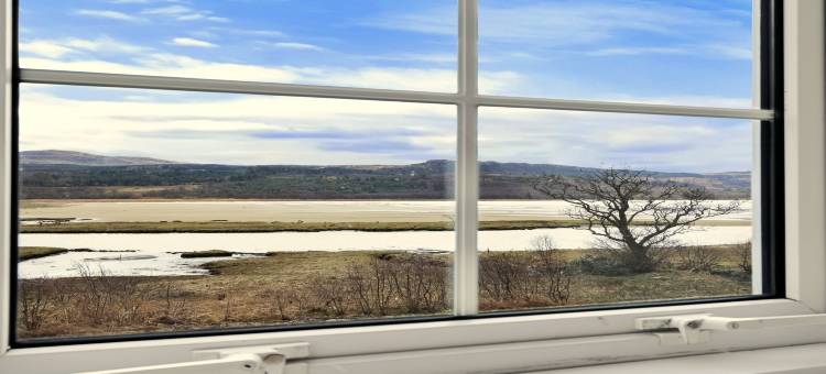 Cottage by Loch with Stunning Views图片
