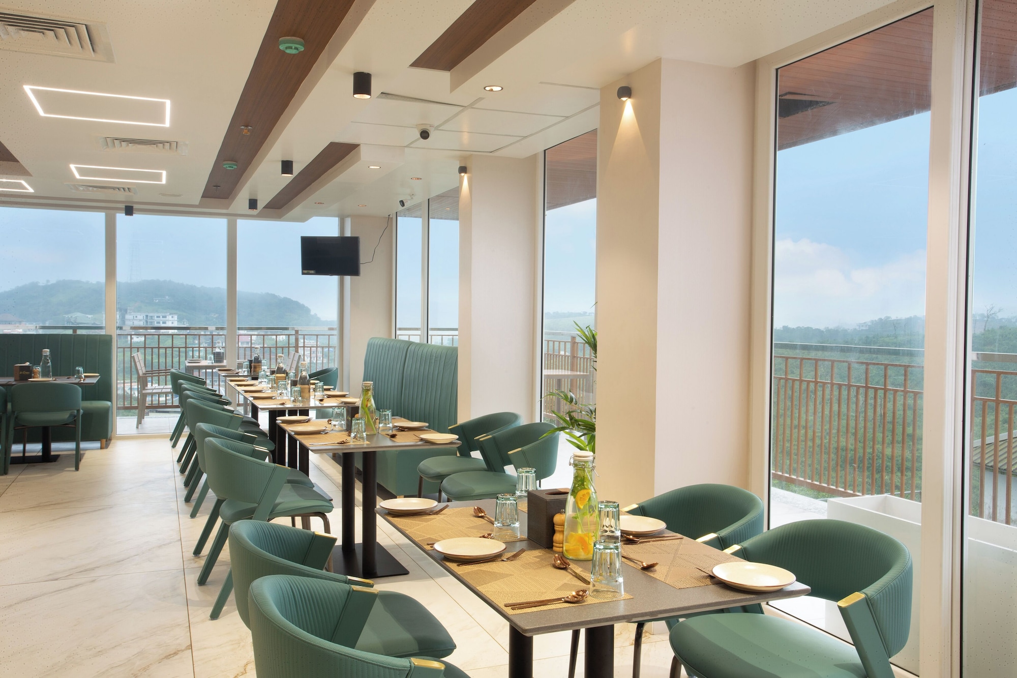 Le Crown Hotel Over view