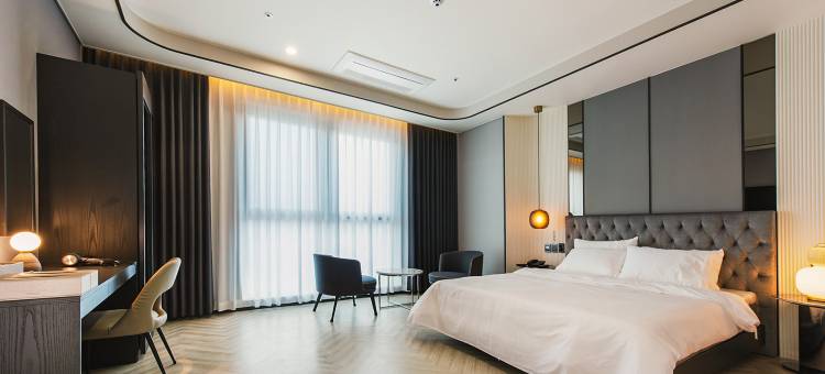 The Land Hotel Hayang Branch图片