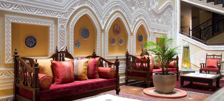 Sarovar Portico印度的苍鹭(The Heron by Sarovar Portico India)图片