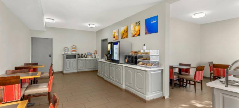 红橡木舒适酒店(Comfort Inn & Suites)图片