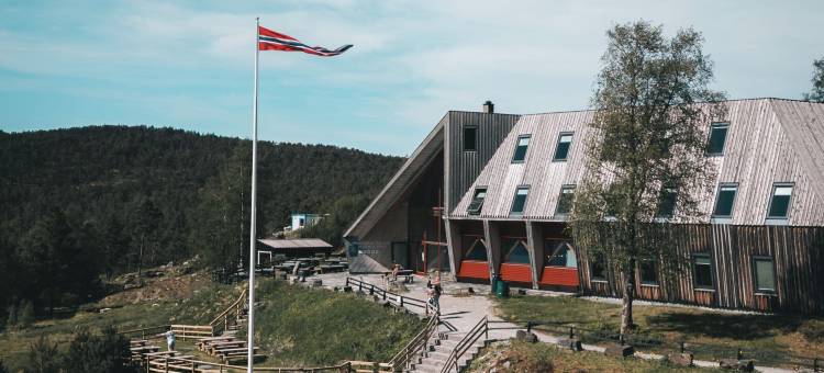普雷克斯托伦基地营(Preikestolen Hotel & BaseCamp)图片