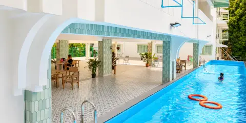 Monday Capsule Hostel and Thai Traditional Bath Bangkok