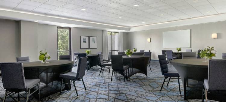 长岛/法明代尔共和国机场万怡酒店(Courtyard Republic Airport Long Island/Farmingdale)图片
